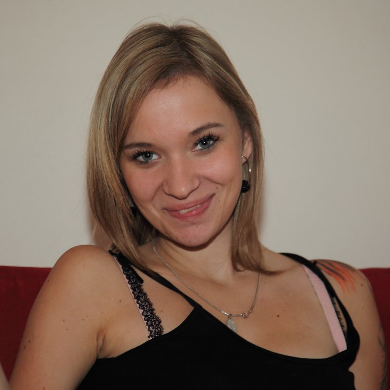 Carolyn 25 Meet escort Weathersfield